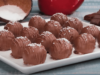 fantastické mléčné kuličky s kokosem a navíc obalené v čokoládě – chutnají skvěle!