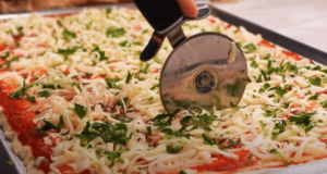 foto recept na skvělou domácí pizzu – každý si jí zamiluje!