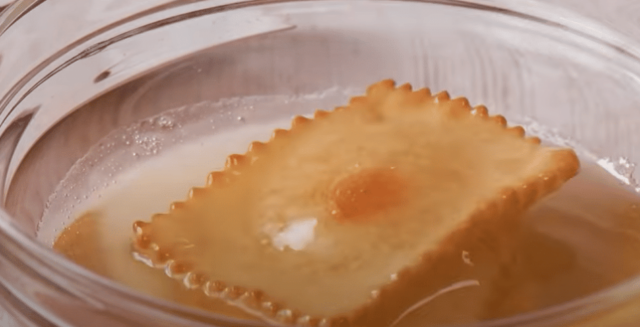jednoduchý recept na netradiční smažené máslové sušenky: chutnají skvěle!