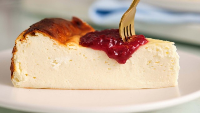 Cheesecake s tvarohovým krémem a ovocným džemem Cheesecake s tvarohovým krémem a ovocným džemem