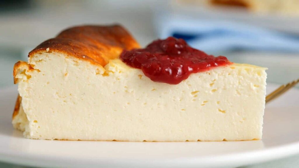 Cheesecake s tvarohovým krémem a ovocným džemem