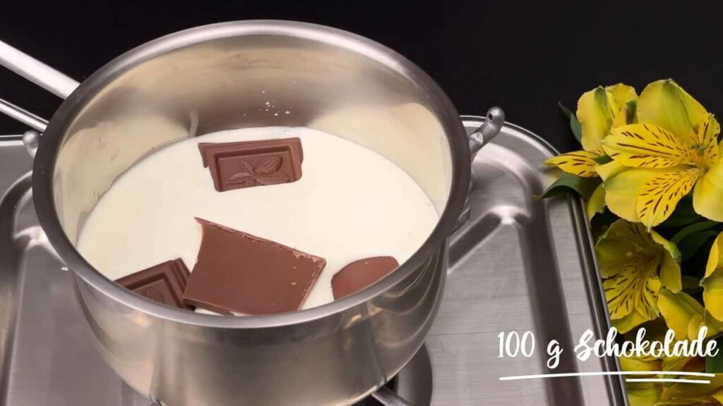 Nepečený nádherný, lahodný a jemný čokoládový dezert se smetanovo – čokoládovou pěnou, bez trouby, bez pečení!