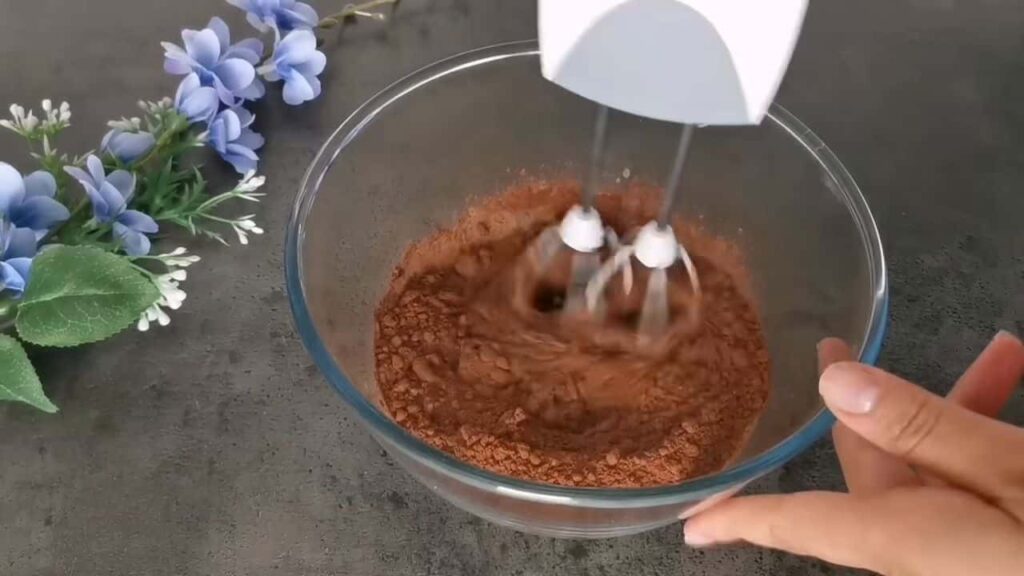 Domácí pečená vanilkovo - kakaová bábovka - jako od babičky