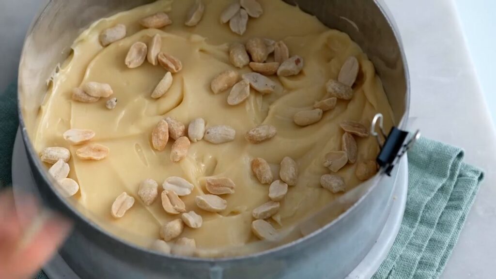 Úžasný cheesecake s arašídy bez pečení! – rychlý dezert za 15 minut, bez vajec, mouky a trouby!