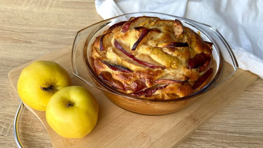 Vynikající domácí jablečný koláč ve tvaru růže - příprava za 5 minut