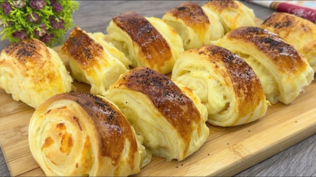 Nadýchané, velmi měkké a jemné slané šneky se sýrovou náplní, posypané mákem - vyzkoušejte je! Nadýchané, velmi měkké a jemné slané šneky se sýrovou náplní, posypané mákem - vyzkoušejte je!