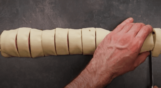 recept recept na sýrové šneky z listového těsta – oblíbené u dětí i dospělých!