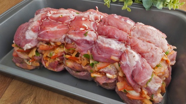Recept ideální na sváteční stůl - Krkovička plněná lahodnou náplní Recept ideální na sváteční stůl - Krkovička plněná lahodnou náplní