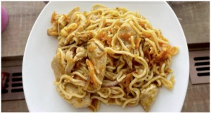 Velmi chutný recept na opékané nudle s kuřecím masem velmi chutný recept na opékané nudle s kuřecím masem