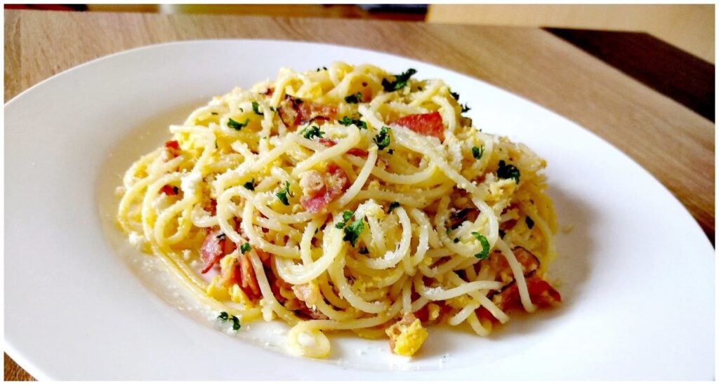 připravte si špagety carbonara jako rychlý a snadná oběd
