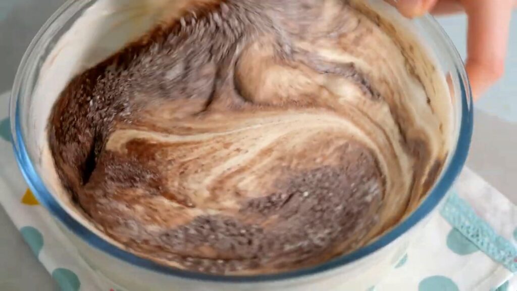 Kakaová roláda s malinovo – jemným krémem – ideální ke kávě nebo čaji