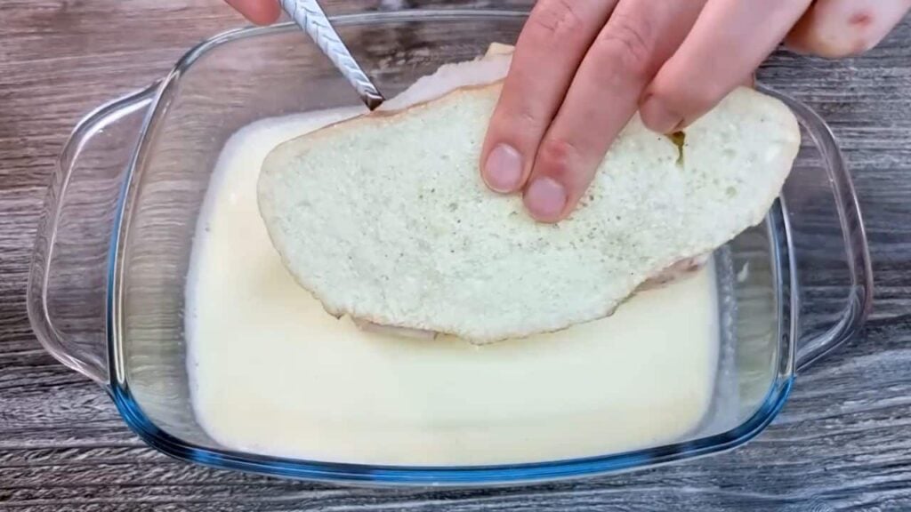 Skvělá snídaně pro celou rodinu! – zapečený chléb se sýrem a šunkou