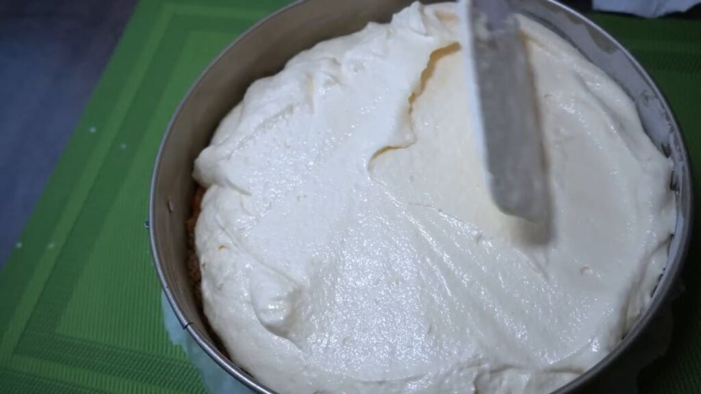 Jemný medovo-tvarohový koláč s ovesnými vločkami – rozplývá se v ústech!
