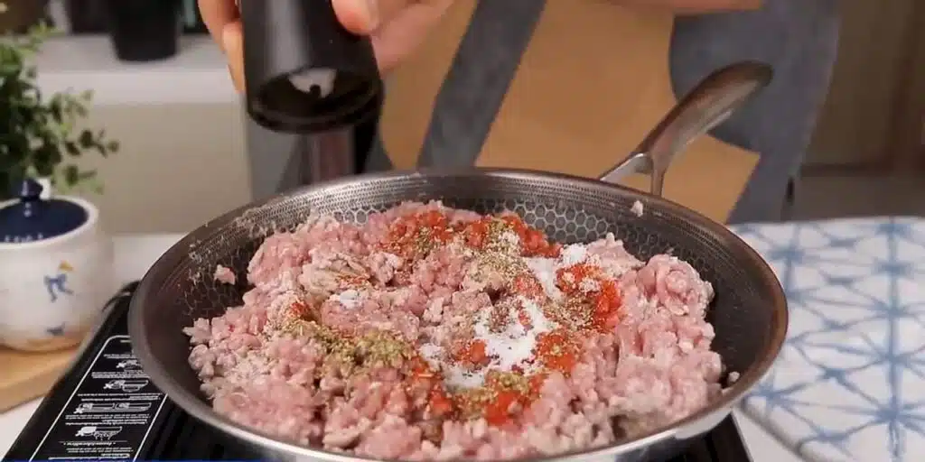 Zapečené těstoviny s mletým masem, sýrem se smetanovo-sýrovou omáčkou !