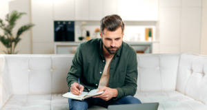 Tip na úsporu – ke sjednání pojištění využijte online srovnáče tip na úsporu – ke sjednání pojištění využijte online srovnáče