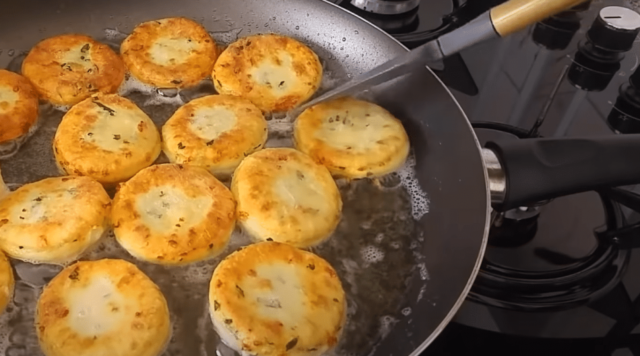 recept sýrové dukátky s křupavou krustou: dokonalá kombinace chuti a textury