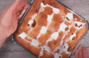 sladká rozkoš: karamelový koláč s vrstvou krémové smetany!