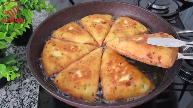 recept sýrové placky s petrželkou a jarní cibulkou: rychlá a jednoduchá večeře pro celou rodinu