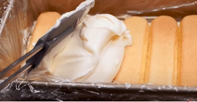 recept smetanový a nutellový dezert s vrstvami jemného piškotu: chutná skvěle!