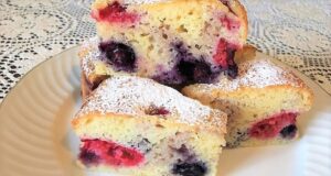 Chuťová symfonie: Kefírová buchta s plody lesa! chuťová symfonie: kefírová buchta s plody lesa