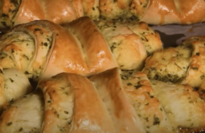 upečte si vynikající bylinkové rohlíčky z kynutého těsta: recept krok za krokem