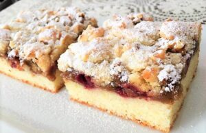 není nic lepšího než svěží višně: višňový koláč s mandlemi a žmolenkou pro každou příležitost