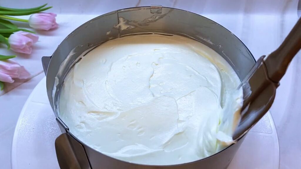 Sušenkový třešňový cheesecake s jemným tvarohovým krémem – Ideální ke kávě nebo čaji!