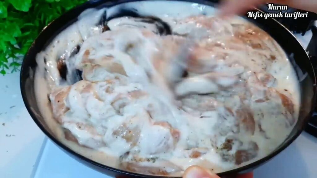 Smažené kuřecí nugetky v jemné perlivé omáčce – Snadná večeře!
