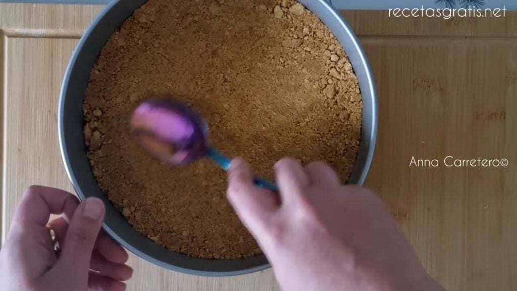 Fantastický ostružinovo-malinový cheesecake se smetanovým krémem – delikatesa!