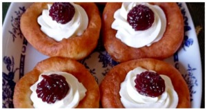 Bavorské vdolečky s tvarohem a marmeládou bavorské vdolečky s tvarohem a marmeládou