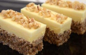 ořechové kostky plné chuti a textury: obohacené o nadýchaný vanilkový krém!