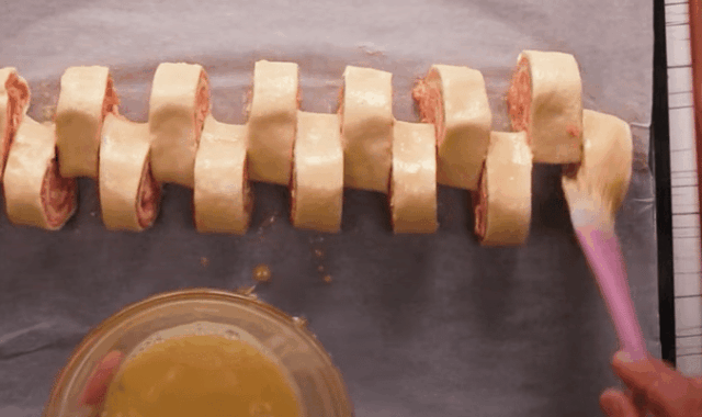recept připravte si netradiční pohoštění: listové těsto s kuřecí směsí!