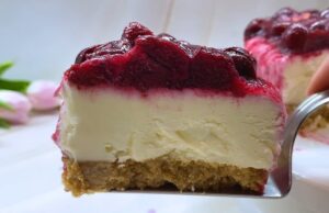 Sušenkový třešňový cheesecake s jemným tvarohovým krémem - Ideální ke kávě nebo čaji!