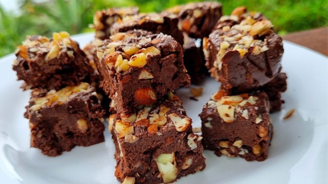 Čokoládovo-banánové brownies s ořechy - Ideální k čaji!