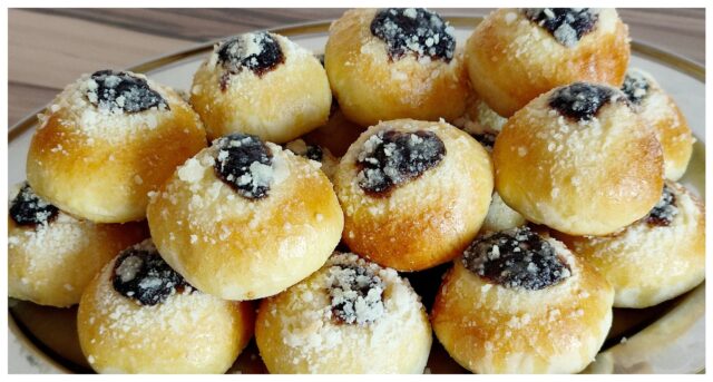 Měkoučké koláčky s povidly a tvarohem Měkoučké koláčky s povidly a tvarohem