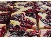 Litý ovocný koláč s tvarohem litý ovocný koláč s tvarohem a ovocem