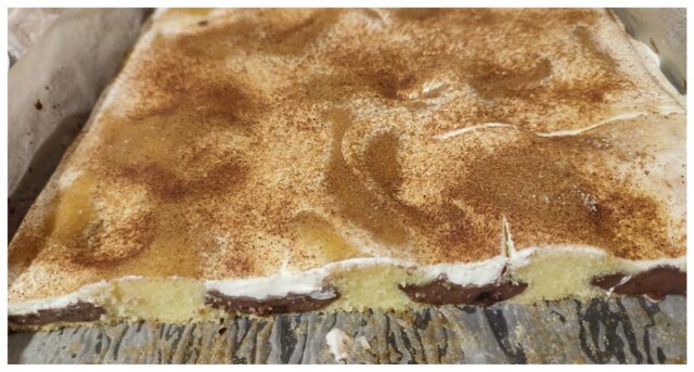 Pudinky pudinková buchta se zakysanou smetanou