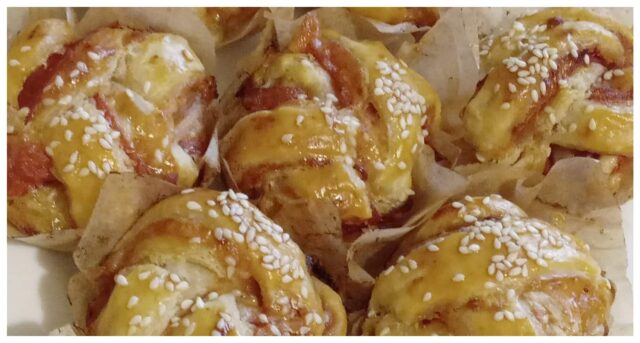 Recept na bábovičky z listového těsta plněné šunkou a sýrem: Recept na bábovičky z listového těsta plněné šunkou a sýrem: