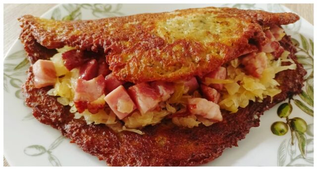 Cmunda po kaplicku: Poctivá česká klasika s bramboráky, zelím a uzeným