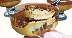 Karamelovo-pudinkový dezert v sklenicích zdobený kakaem - Jemný krém, který se rozplývá na jazyku!