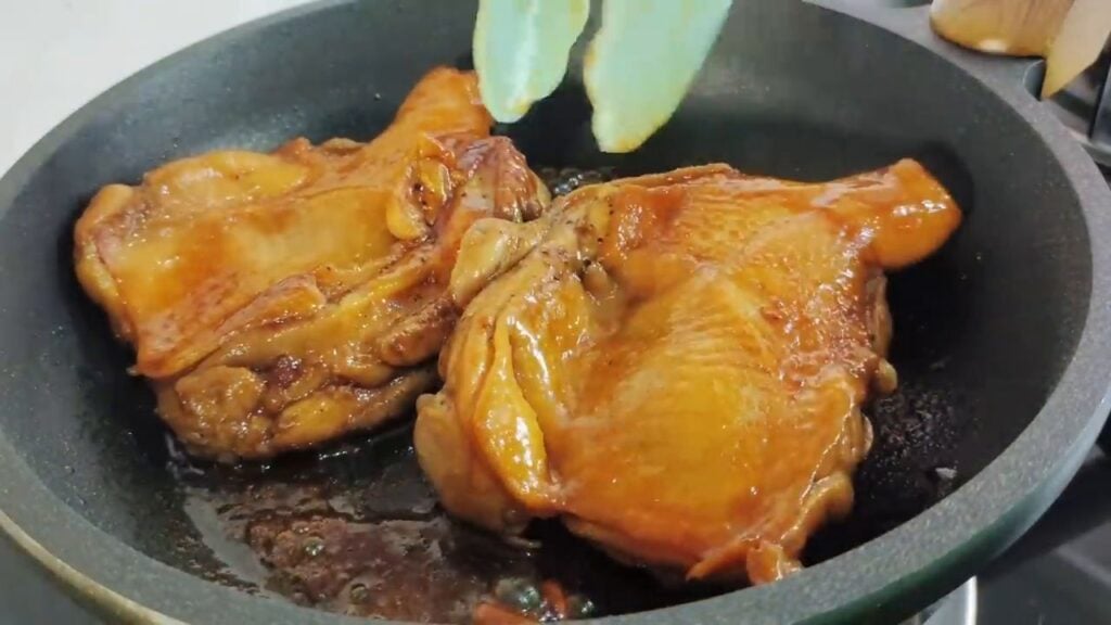 Marinovaná kuřecí stehna se sezamem – Jednoduchá a rychlá večeře!
