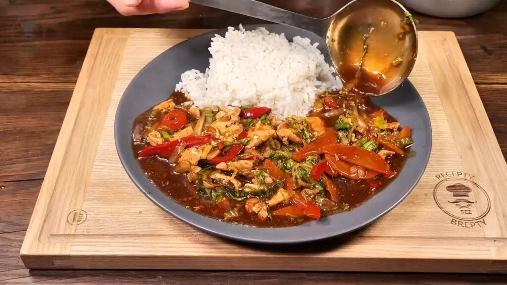 Falešná čína podávaná s rýži – Jednoduchá večeře!
