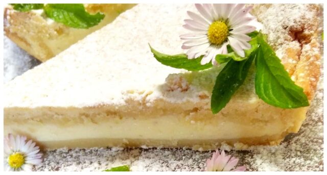 recept na křehký koláč s tvarohem a pudinkem