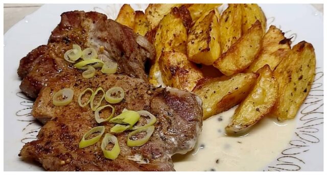 grilovaná krkovice se smetanovo hořčičnou omáčkou se zeleným pepřem