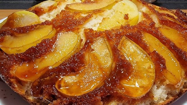 Obrácený karamelový jablečný koláč - Osvěžující na letní dni! Obrácený karamelový jablečný koláč - Osvěžující na letní dni!