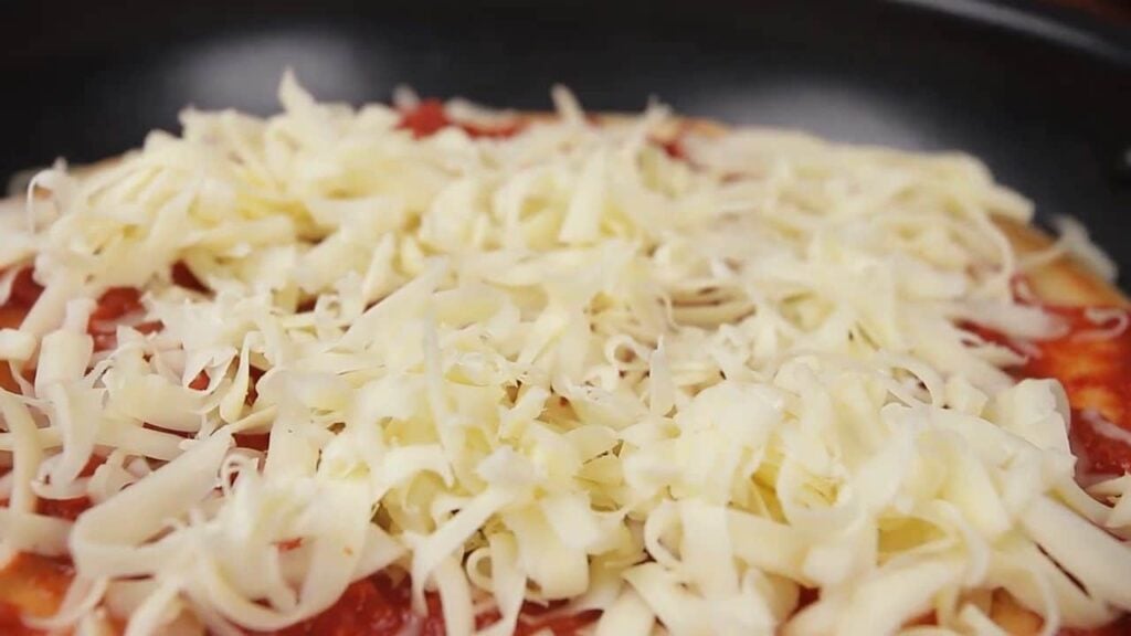 Rychlá vynikající pizza na pánvi a Báječné zapečené toasty - Slané pochoutky!