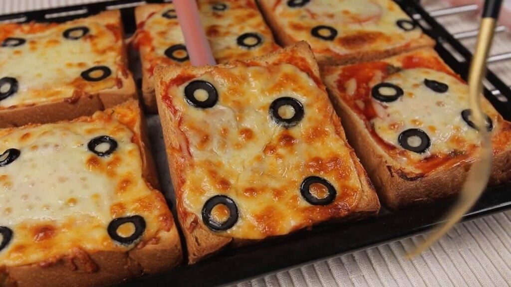 Rychlá vynikající pizza na pánvi a Báječné zapečené toasty - Slané pochoutky!