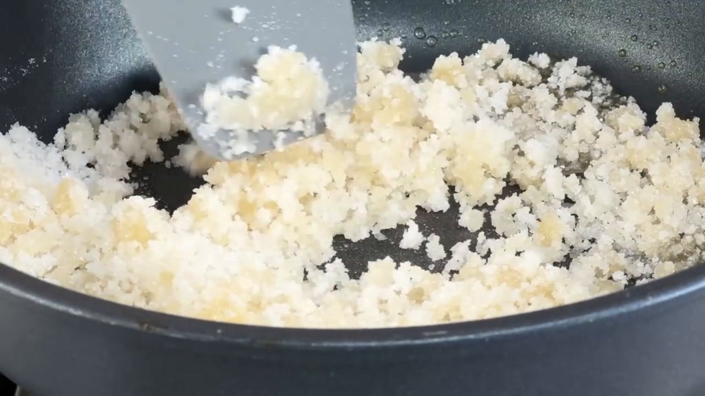 img-MJZSSsE0Dio-03 Karamelovo-banánový koláč z ciabatty, mléka a vajec – Pouze 3 ingredience