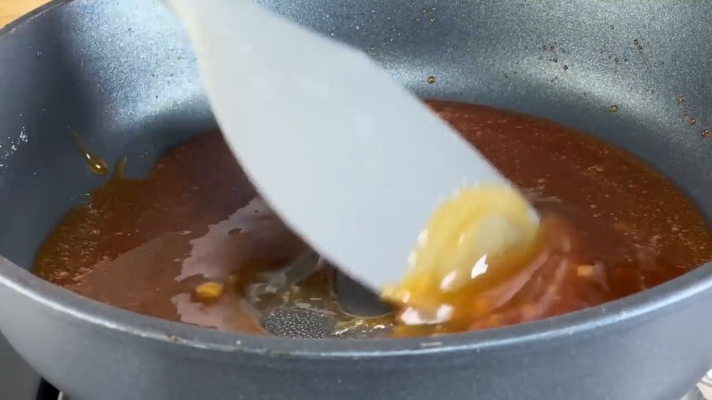 img-MJZSSsE0Dio-08 Karamelovo-banánový koláč z ciabatty, mléka a vajec – Pouze 3 ingredience