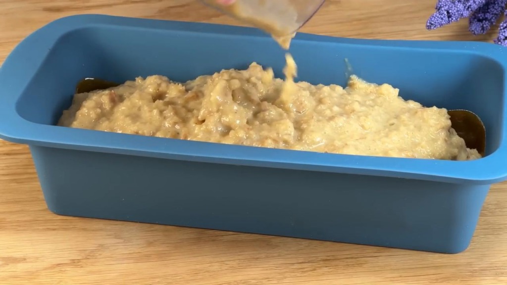img-MJZSSsE0Dio-17 Karamelovo-banánový koláč z ciabatty, mléka a vajec – Pouze 3 ingredience